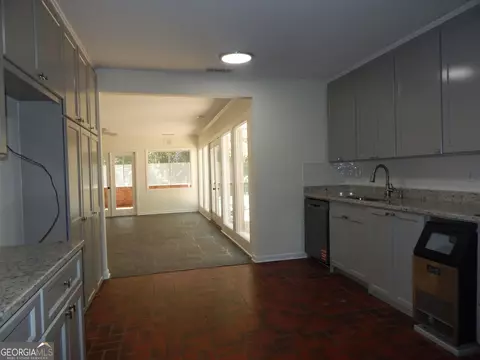 Kitchen - 887 Cameron Mill Rd, Lagrange, GA 30240 photo 4 of 5