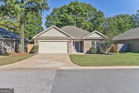 102 Hughes Dr, Warner Robins, GA 31093