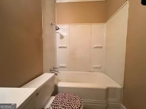 Bath - 616 S Harlem Cir, Lagrange, GA 30241 photo 1 of 2