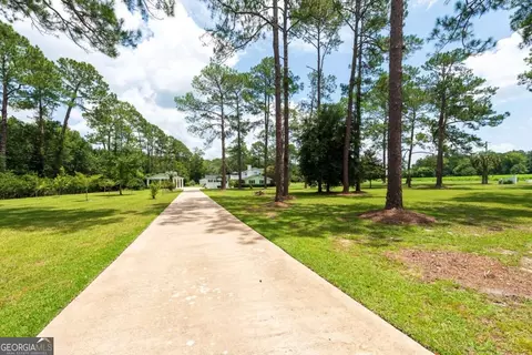 Exterior - 335 Main St, Barwick, GA 31720 photo 2 of 28