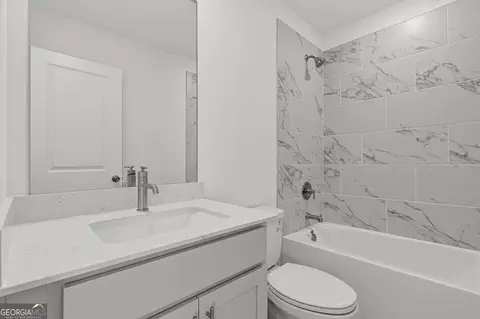 Bath - 446 Panther Creek Ln, Jackson, GA 30233 photo 5 of 7