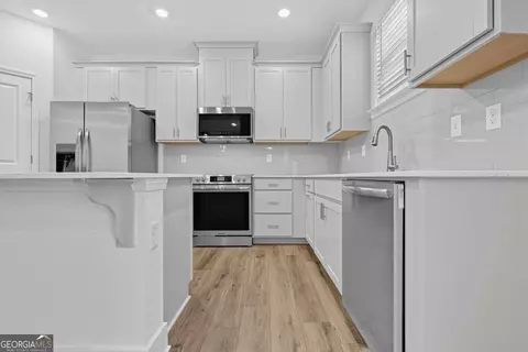 Kitchen - 446 Panther Creek Ln, Jackson, GA 30233 photo 2 of 4