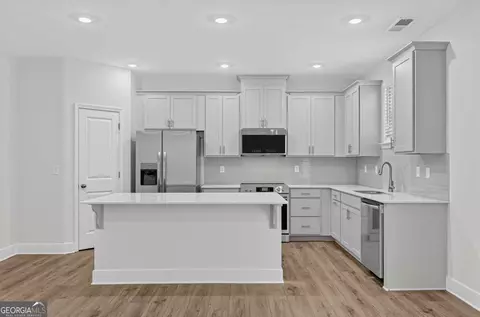 Kitchen - 446 Panther Creek Ln, Jackson, GA 30233 photo 4 of 4
