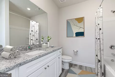 Bath - 204 Rooker Dr, Lagrange, GA 30241 photo 1 of 6