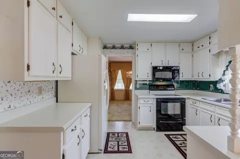 Kitchen - 67 Elder Dr, Jefferson, GA 30549 photo 2 of 2