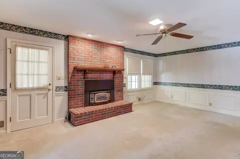 Living - 67 Elder Dr, Jefferson, GA 30549 photo 2 of 3