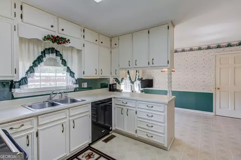 Kitchen - 67 Elder Dr, Jefferson, GA 30549 photo 1 of 2