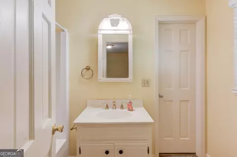 Bath - 67 Elder Dr, Jefferson, GA 30549 photo 3 of 4
