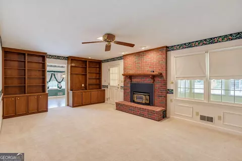 Living - 67 Elder Dr, Jefferson, GA 30549 photo 3 of 3