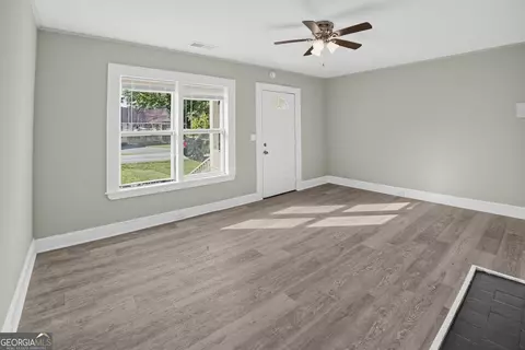 Living - 43 E Rountree Rd, Toccoa, GA 30577 photo 3 of 5