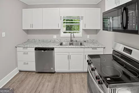 Kitchen - 43 E Rountree Rd, Toccoa, GA 30577 photo 2 of 3