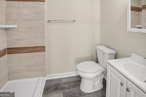 Bath - 43 E Rountree Rd, Toccoa, GA 30577 photo 1 of 2