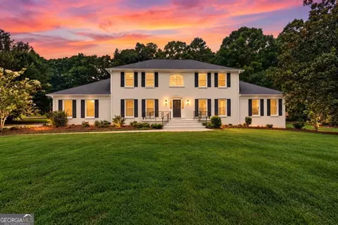 560 Hawthorne Dr, Fayetteville, GA 30214