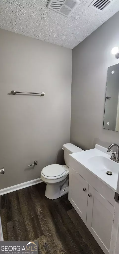 Bath - 144-146 W Paces Dr, Athens, GA 30605 photo 6 of 9