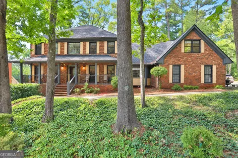 5741 Wolf Laurel Ln SW, Lilburn, GA 30047