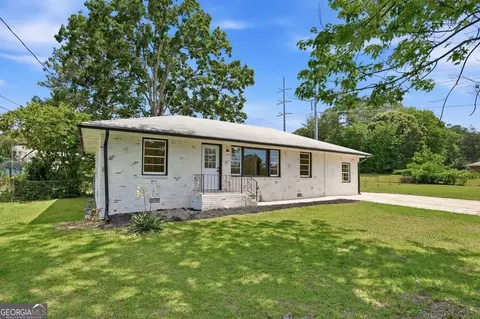 1902 Mural Cir, Morrow, GA 30260
