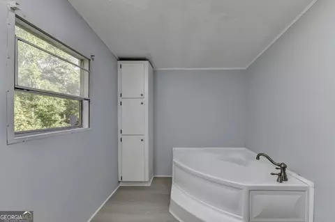 Bath - 5500 Hemlock Ct, Lula, GA 30554 photo 4 of 6