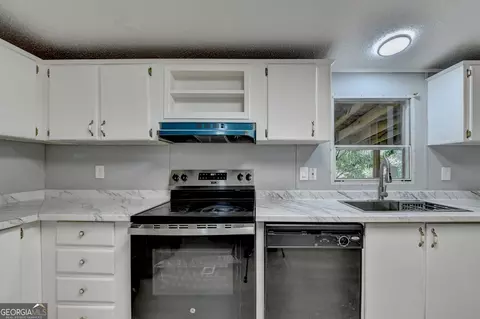 Kitchen - 5500 Hemlock Ct, Lula, GA 30554 photo 5 of 5