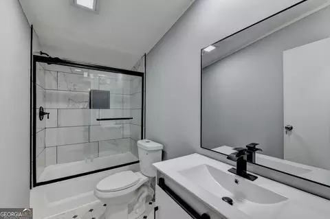 Bath - 5500 Hemlock Ct, Lula, GA 30554 photo 6 of 6