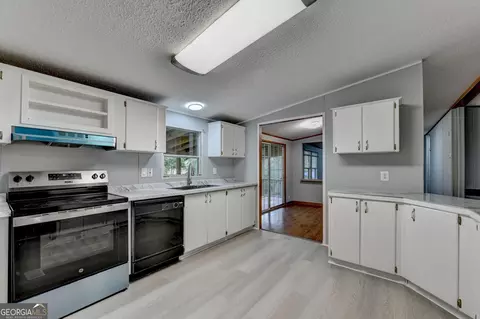 Kitchen - 5500 Hemlock Ct, Lula, GA 30554 photo 1 of 5