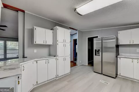 Kitchen - 5500 Hemlock Ct, Lula, GA 30554 photo 3 of 5