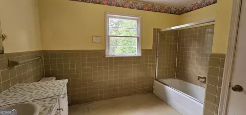 Bath - 75 Pressley Ln, Toccoa, GA 30577 photo 3 of 4