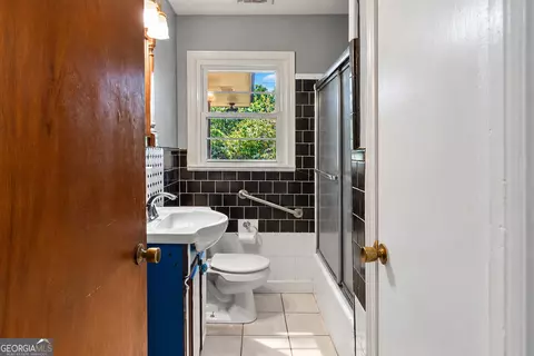 Bath - 215 Rutland Cir, Lagrange, GA 30241 photo 1 of 2