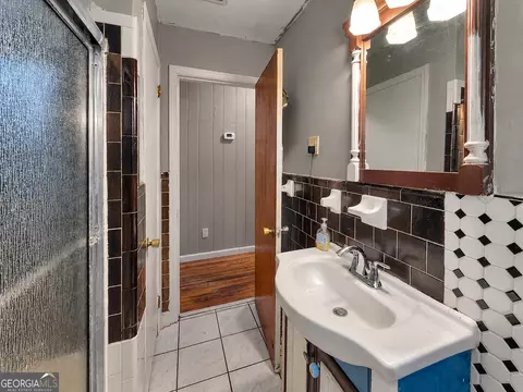 Bath - 215 Rutland Cir, Lagrange, GA 30241 photo 2 of 2