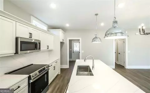 Entry Way - 485 West Ave, Bowdon, GA 30108 photo 5 of 9
