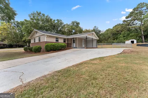 203 Bassett St, Centerville, GA 31028
