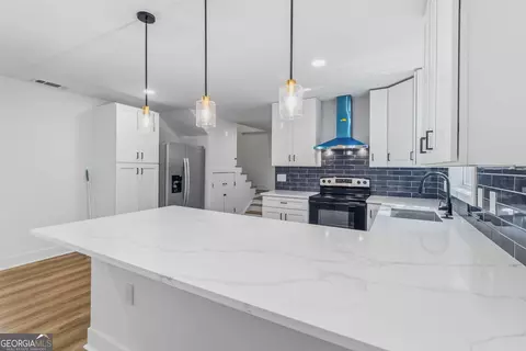 Kitchen - 6089 Evans Dr, Rex, GA 30273 photo 3 of 4