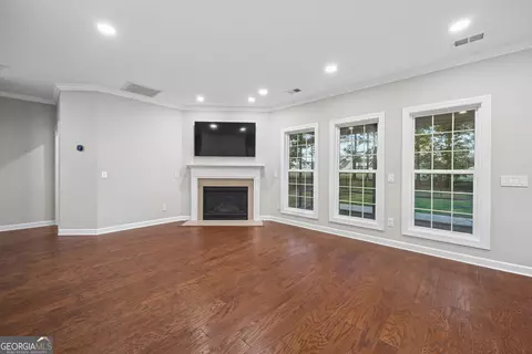 Living - 118 Sutton Ln, Pooler, GA 31322 photo 2 of 3
