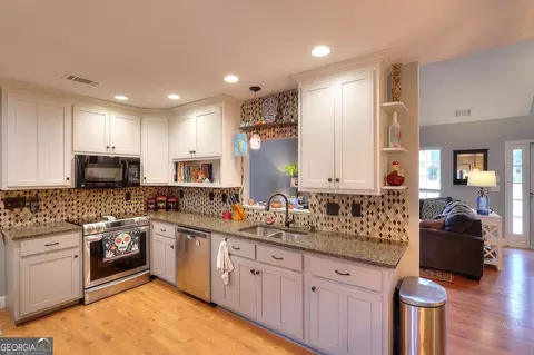Kitchen - 1260 Kilpatrick Ln, Bethlehem, GA 30620 photo 2 of 5