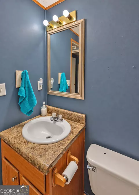Bath - 594 Neal Rd, Commerce, GA 30530 photo 5 of 5