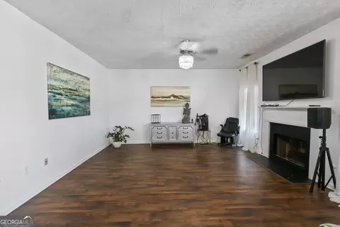 Living - 795 Compton Ln, Mcdonough, GA 30253 photo 2 of 4