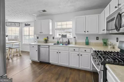 Kitchen - 795 Compton Ln, Mcdonough, GA 30253 photo 5 of 6