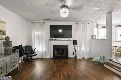 Living - 795 Compton Ln, Mcdonough, GA 30253 photo 3 of 4