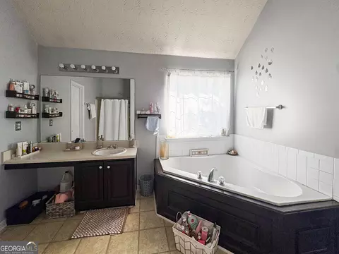 Bath - 795 Compton Ln, Mcdonough, GA 30253 photo 1 of 2