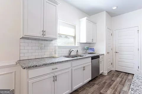 Kitchen - 2309 Remington Dr, Commerce, GA 30529 photo 3 of 3