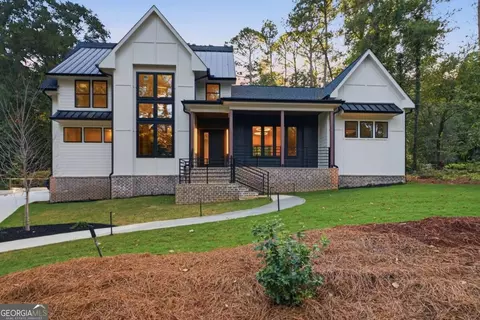 450 Dix Lee On Dr, Fayetteville, GA 30214