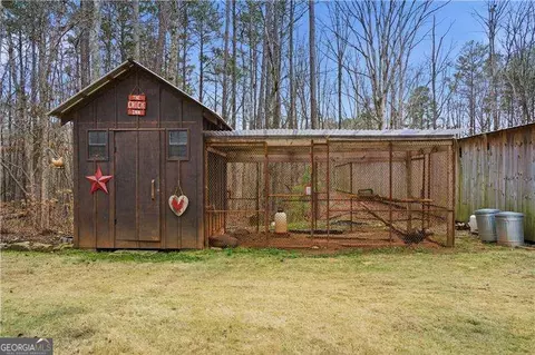 Exterior - 635 Colbert Rd, Dallas, GA 30132 photo 7 of 11
