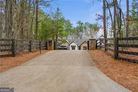 Exterior - 635 Colbert Rd, Dallas, GA 30132 photo 2 of 11