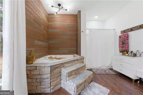 Bath - 635 Colbert Rd, Dallas, GA 30132 photo 1 of 1