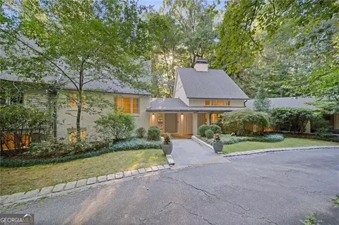 695 W Conway Dr, Atlanta, GA 30327