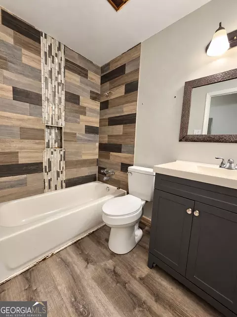 Bath - 208 Bedivere, Warner Robins, GA 31093 photo 1 of 2