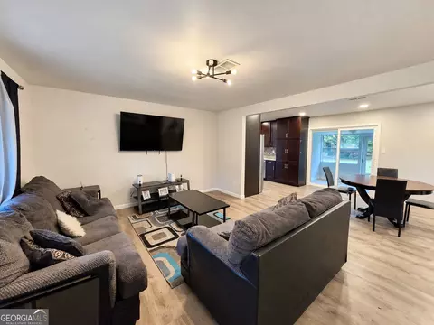 Living - 208 Bedivere, Warner Robins, GA 31093 photo 1 of 1
