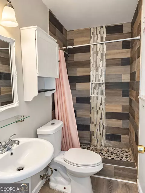 Bath - 208 Bedivere, Warner Robins, GA 31093 photo 2 of 2