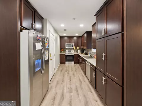 Kitchen - 208 Bedivere, Warner Robins, GA 31093 photo 4 of 4