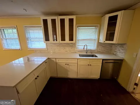 Kitchen - 8750 Sandy Cross Rd, Carnesville, GA 30521 photo 3 of 5