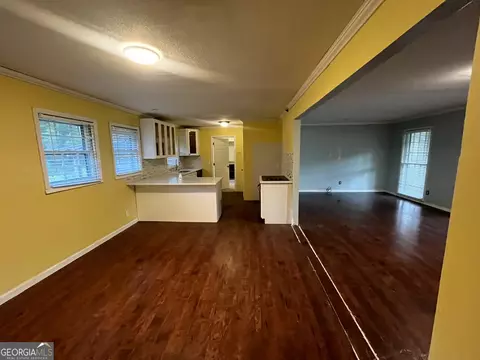 Living - 8750 Sandy Cross Rd, Carnesville, GA 30521 photo 3 of 5